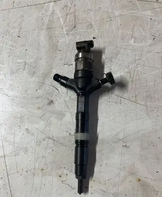 Toyota Corolla Verso AR10 Fuel injector 236700G010 02F36495