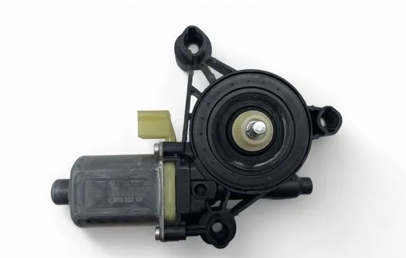 Audi Q3 F3 Front door window regulator motor 5Q0959801C