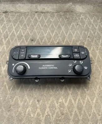 Chrysler Voyager Climate control unit P051273709AA 12239589