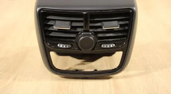 Rear air vent grill