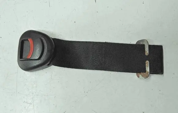Nissan Leaf I (ZE0) Middle seatbelt buckle (rear) 