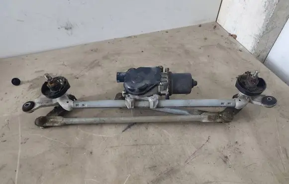 Nissan Qashqai Front wiper linkage and motor 5801C003 C003