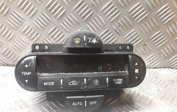 KIA Carens I Climate control unit OK2FB61190
