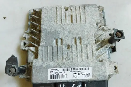 Ford Focus Engine control unit/module S180133056B AV6112A650BNA SID807EVO