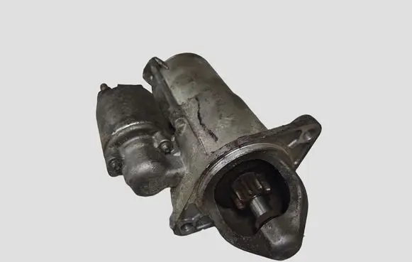 Opel Astra H Starter motor 55556092
