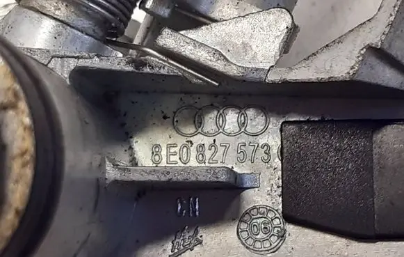 Audi A6 S6 C6 4F Tailgate exterior lock 8E0827573