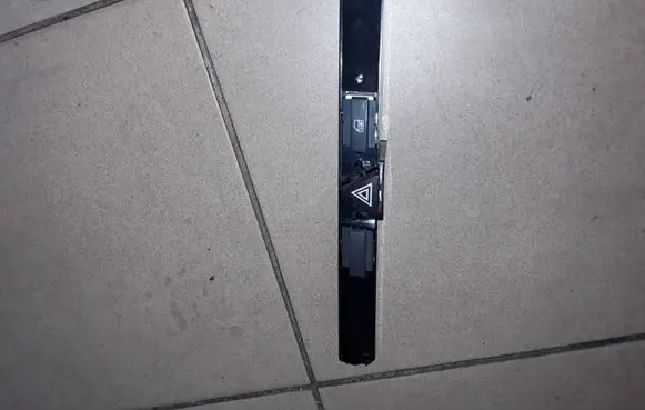 Opel Astra H Hazard light switch