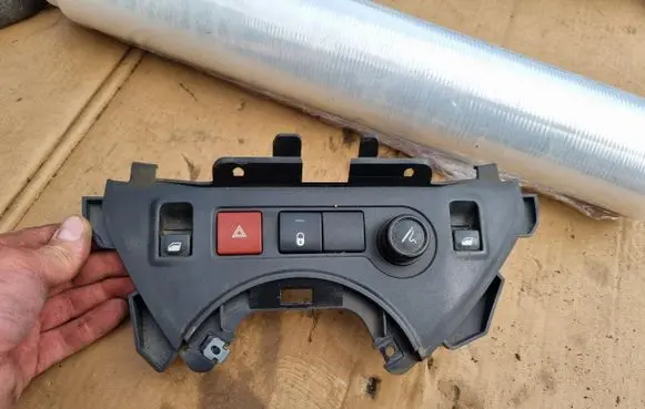 Peugeot Partner Hazard light switch 9680931977