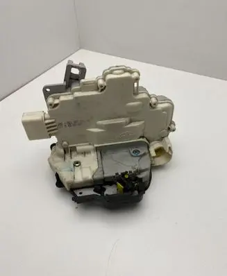Audi A4 S4 B7 8E 8H Front door lock 8E1837015AA