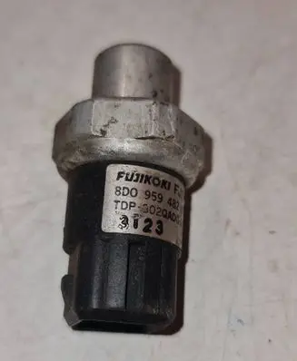 Volkswagen PASSAT B3 Air conditioning (A/C) pressure sensor 8D0959482B TDP302QAD