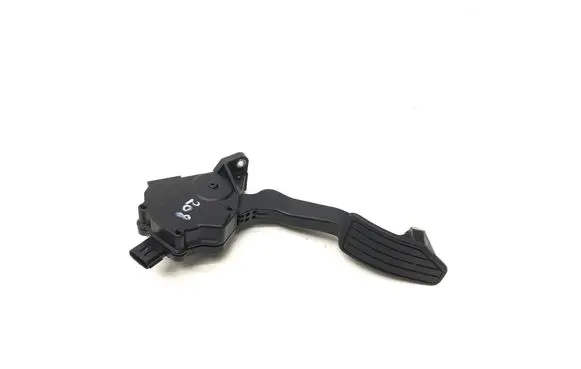 Subaru Crosstrek II Accelerator throttle pedal 36010FL021