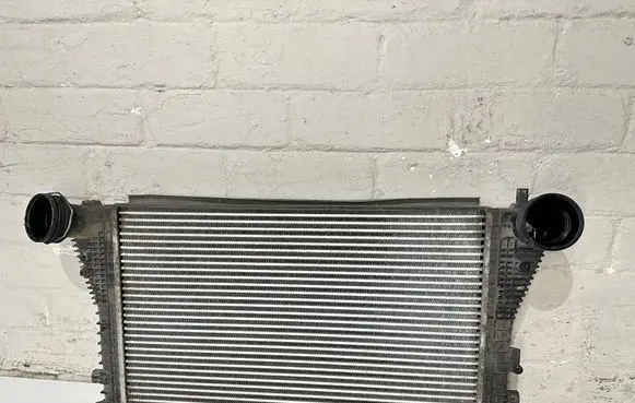 Volkswagen Jetta V Intercooler radiator 1K0145803E