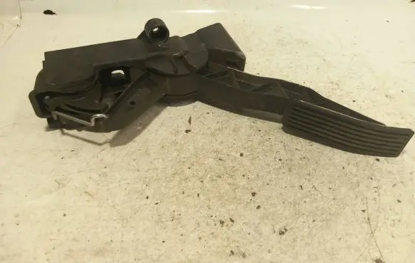 Mercedes-Benz A W169 Accelerator throttle pedal 91736020
