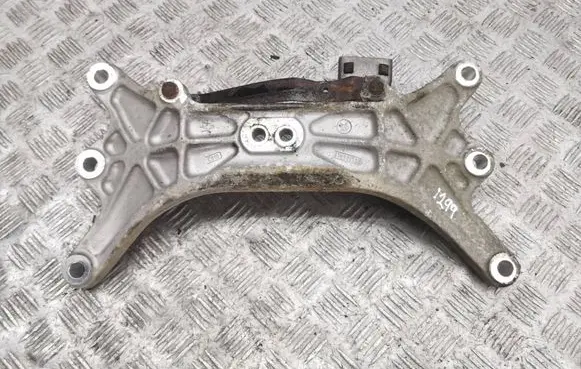 Maserati Ghibli Gearbox mounting bracket 670001738
