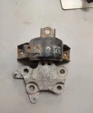 Buick Encore I Engine mount bracket 95273476 573AYE41 3476