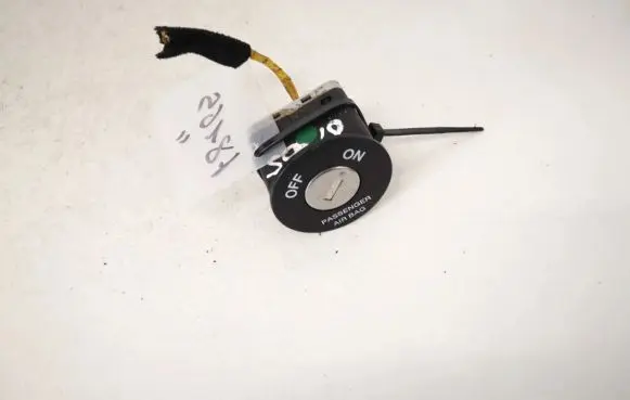 Passenger airbag on/off switch
