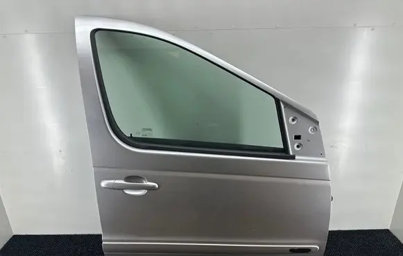Mercedes-Benz Vaneo W414 Front door 