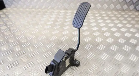 Toyota Prius (XW50) Accelerator throttle pedal 781100W110