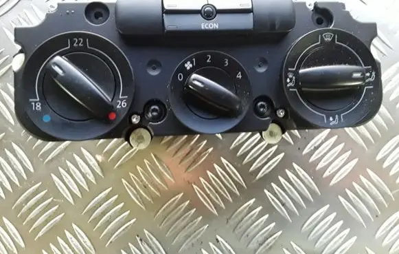 Volkswagen PASSAT B6 Climate control unit
