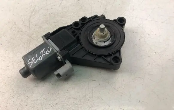 Hyundai ix20 Front door window regulator motor 834601P000