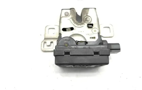 Land Rover Range Rover Sport L320 Tailgate window lock/catch/latch FQR500040