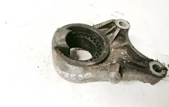 Opel Zafira A Engine mounting bracket