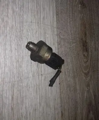 Volvo V70 Brake power pressure regulator 10052299271