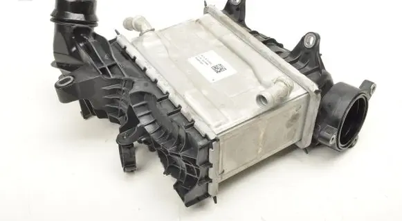 Volvo XC60 Intercooler radiator 8673030