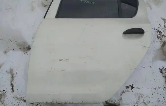 Dacia Sandero Rear door baltos