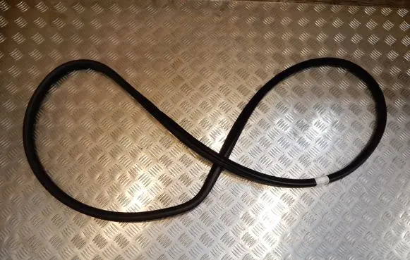 Rear door rubber seal (on body)