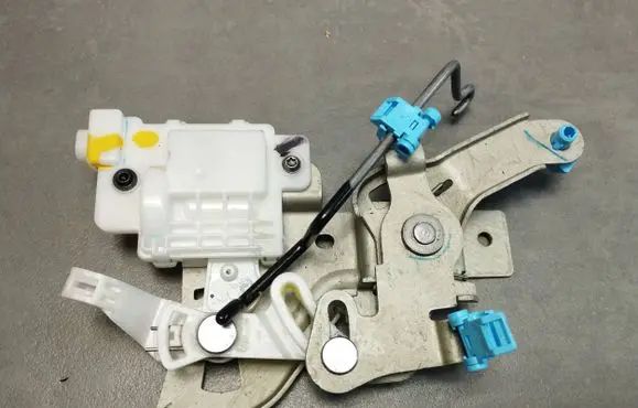 Volkswagen Amarok II Tailgate boot lock/latch motor N1WBF431F94BA 2HJ829211