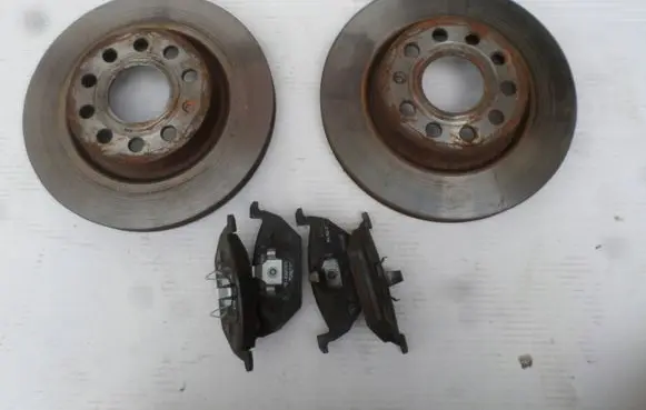 Volkswagen Golf VI Front brake disc