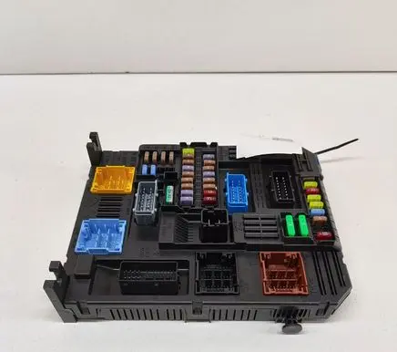 Citroen DS7 Crossback Fuse module 9846483480