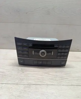 Mercedes-Benz E W212 Radio/CD/DVD/GPS head unit A2129018102 A2129024104 A2129004910