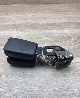 Mercedes-Benz E W211 Middle seatbelt buckle (rear) A2118604669 305753400
