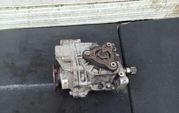 Gearbox transfer box case
