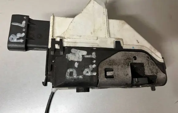 Peugeot Partner Front door lock 828405 A01851 PSA828405