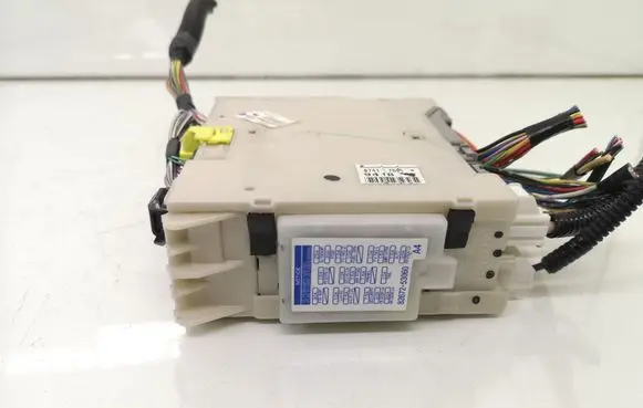 Lexus IS 220D-250-350 Fuse module 8273053050 7B220129 07417B05