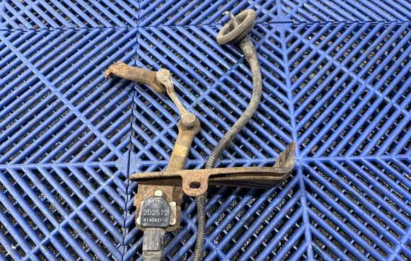 Lexus CT 200H Headlight/headlamp level sensor 2D2512 B1404212