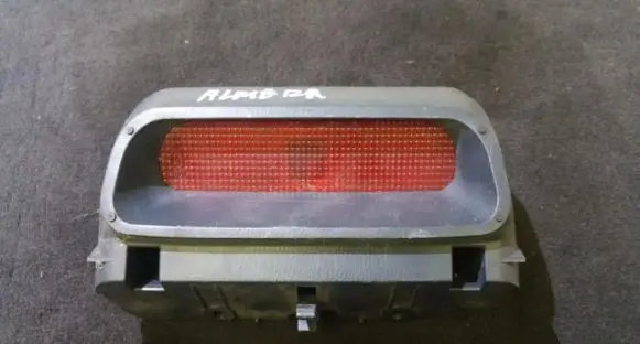Nissan Almera Third/center stoplight