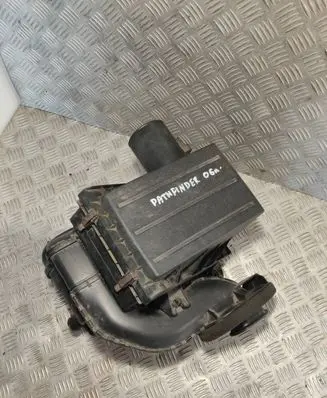 Nissan Pathfinder R51 Air filter box EB300 6742290