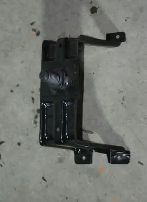 Fender mounting bracket