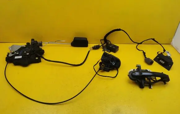Volkswagen Transporter - Caravelle T5 Sliding door lock 7H0843654CB