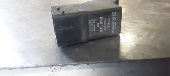 Citroen C3 Glow plug pre-heat relay 9666671780