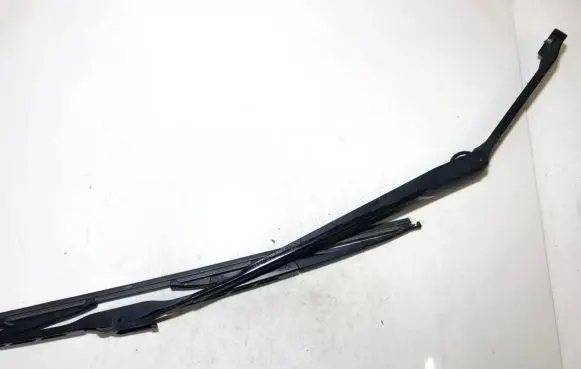 Nissan X-Trail T30 Front wiper blade arm
