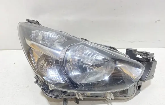 Mazda 2 Headlight/headlamp DB5J51030