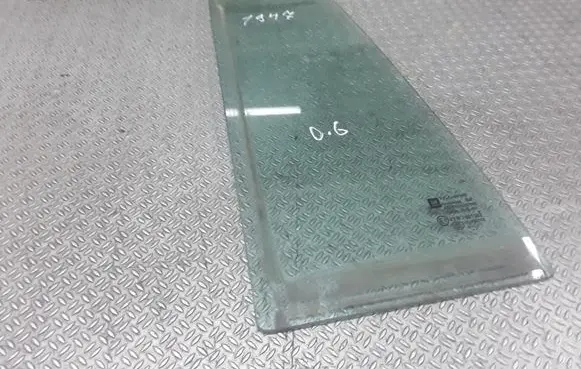 Opel Zafira B Rear vent window glass 