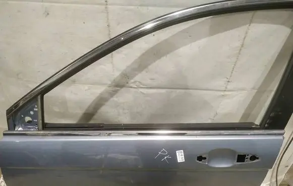 Honda CR-V Front door glass trim molding 