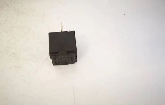 Opel Corsa D Other relay 13245094