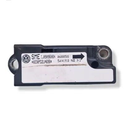 Volkswagen Golf IV Airbag deployment crash/impact sensor 1J0909606N 5WK41910 06000508